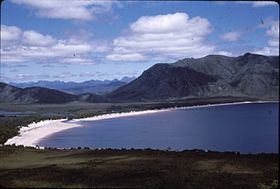Lake Pedder httpsuploadwikimediaorgwikipediacommonsthu