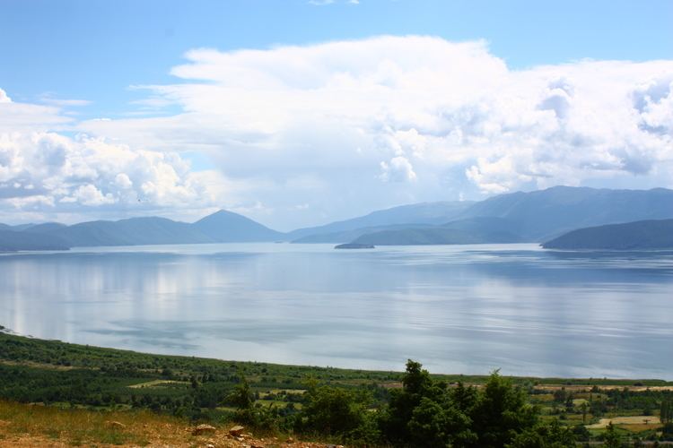 Lake Prespa httpsuploadwikimediaorgwikipediacommonsdd