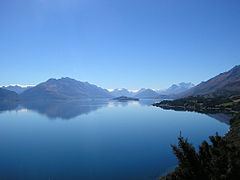 Lake Wakatipu httpsuploadwikimediaorgwikipediacommonsthu