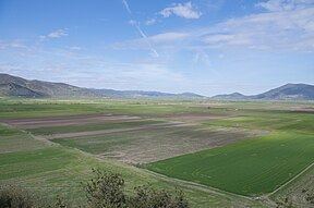 Lake Xynias httpsuploadwikimediaorgwikipediacommonsthu