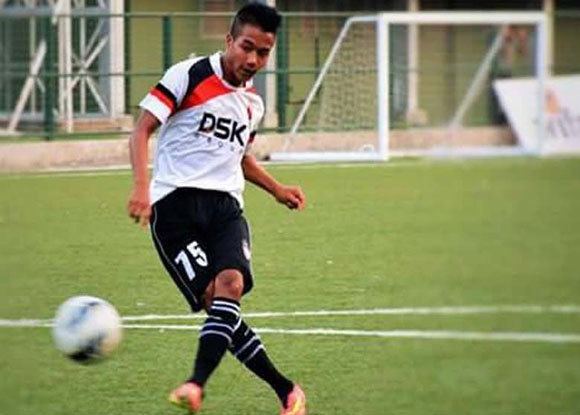 Lallianzuala Chhangte Northeast United FC sign Jerry Mawihmingthanga and Lallianzuala