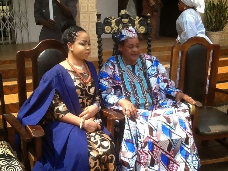 Lamidi Adeyemi III AlaafinofOyoObaLamidiAdeyemiIII2015withOloriBadiratAdeyemi3jpg