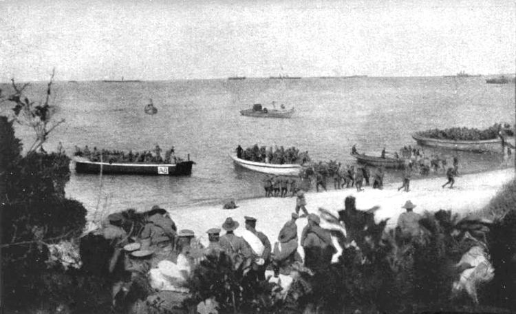 Landing at Anzac Cove httpsuploadwikimediaorgwikipediacommonsbb