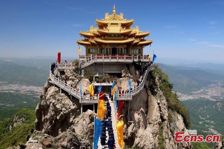 Laojun Mountain Hundreds of Taoists worship Laojun Mountain57