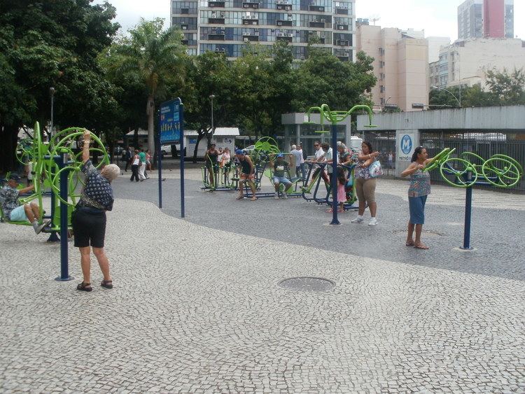 Largo do Machado FileEquipamentos de ginstica do Largo do Machadojpg Wikimedia