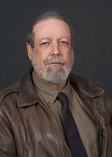 Larry Ashmore httpsuploadwikimediaorgwikipediacommonsthu