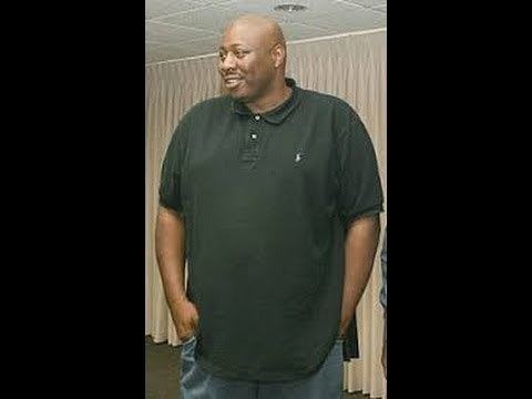 Larry Roberts (American football) Larry Roberts American football player dies at 53 YouTube