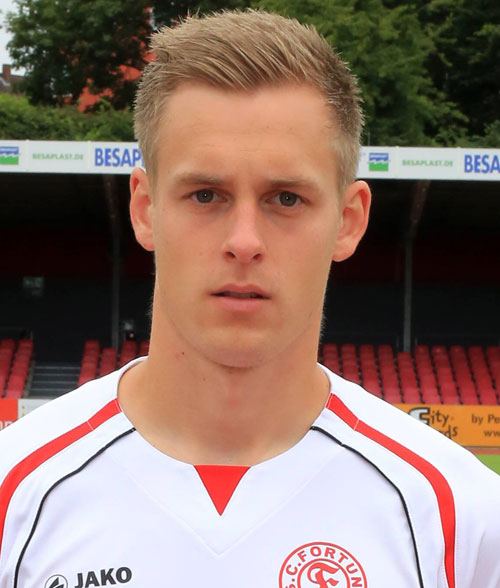 Lars Bender (footballer, born 1988) mediadbkickerde2015fussballspielerxl500842