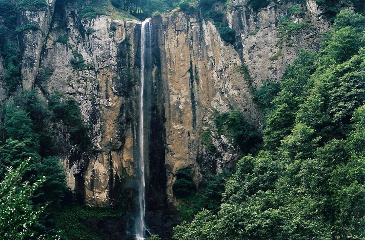 Laton Waterfall Photo laton waterfall