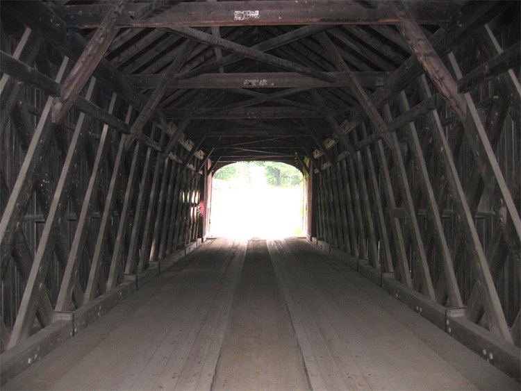 Lattice truss bridge