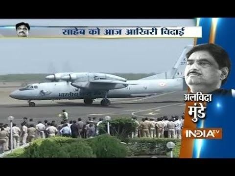 Latur Airport Gopinath Munde39s dead body arrives at Latur airport YouTube