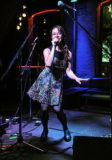 Laura Barrett (singer-songwriter) Laura Barrett singersongwriter Wikipedia