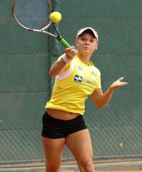 Laura Pigossi Perto da final na Fed Cup Brasil v nmero 1 em alta e