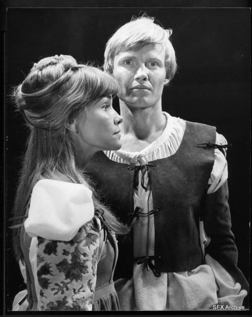 Lauri Peters Jon Voight appearing on Broadway in Romeo Juliet with his first