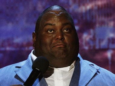 Lavell Crawford Lavell Crawford brings jokes about his mom to Hilarities