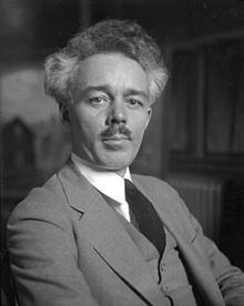 Lawren Harris httpsuploadwikimediaorgwikipediacommonsthu