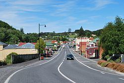 Lawrence, New Zealand httpsuploadwikimediaorgwikipediacommonsthu