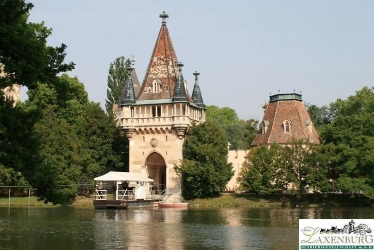 Laxenburg castles httpssmediacacheak0pinimgcomoriginals94