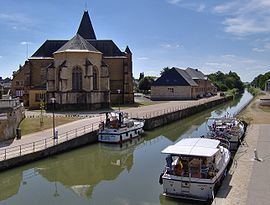 Le Chesne, Ardennes httpsuploadwikimediaorgwikipediacommonsthu