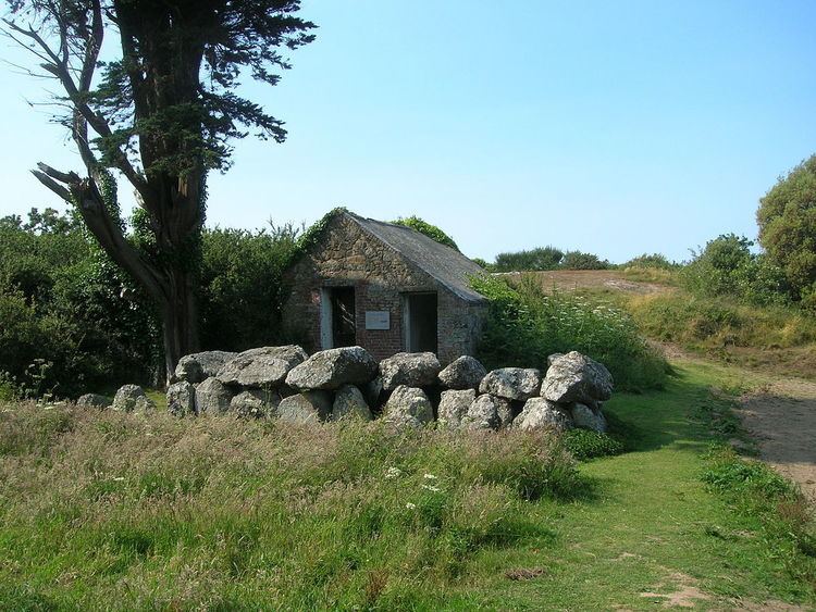 Le Couperon dolmen and guardhouse