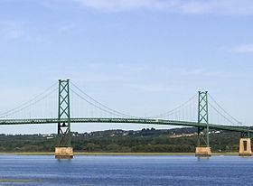 Île d'Orléans Bridge httpsuploadwikimediaorgwikipediacommonsthu