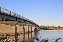 Le Gardeur Bridge httpsuploadwikimediaorgwikipediacommonsthu
