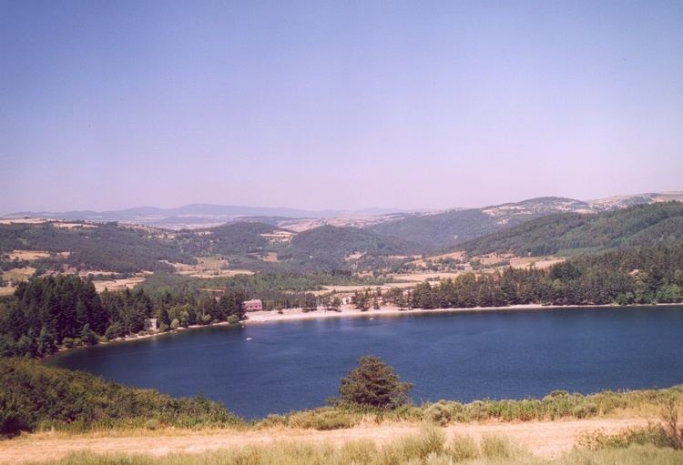 Le Lac-d'Issarlès httpsuploadwikimediaorgwikipediacommons11