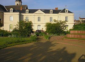 Le Mesnil-en-Vallée httpsuploadwikimediaorgwikipediacommonsthu