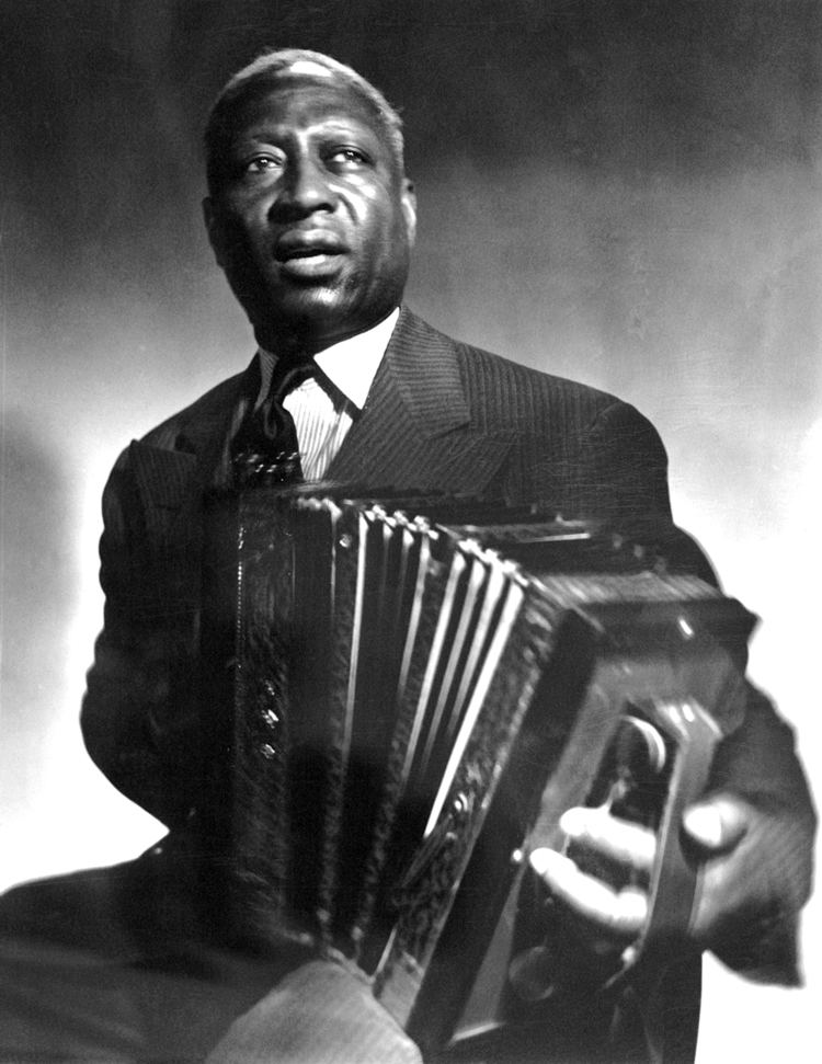 Lead Belly httpsuploadwikimediaorgwikipediacommonsff