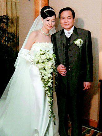 Leanne Liu Actress Leanne Lius husband Deng Yuquen falls to his death