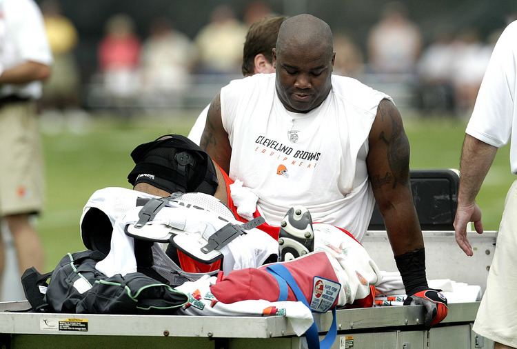 LeCharles Bentley Former NFL lineman LeCharles Bentley39s knee is horrifying