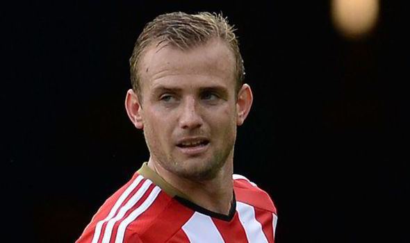 Lee Cattermole Sunderland boosted by the return of midfielder Lee