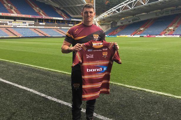 Lee Gaskell Lee Gaskell makes the move from Bradford Bulls to Huddersfield