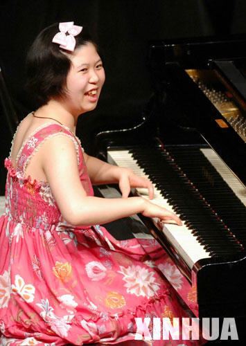Lee Hee-ah Meet Hee Ah Lee the amazing disabled Korean pianist with only 4