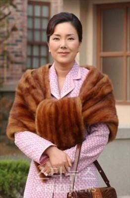 Lee Hwi-hyang Lee Hwihyang Korean actress HanCinema The