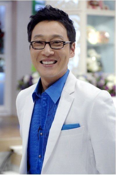 Lee Hwi-jae Lee Hwijae Korean actor mc comedian tv