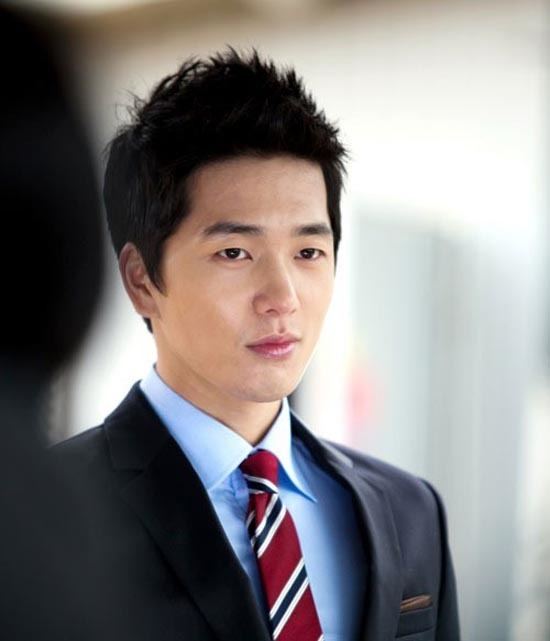 Lee Hyun-jin (actor) Lee Hyunjin joins cast of Empire of Gold Dramabeans