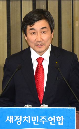 Lee Jong-kul Lee Jongkul elected as NPADs new floor leaderINSIDE Korea