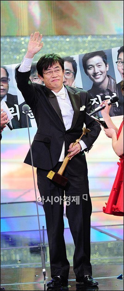 Lee Kyung-kyu Lee Kyungkyu wins grand prize at KBS Entertainment Awards