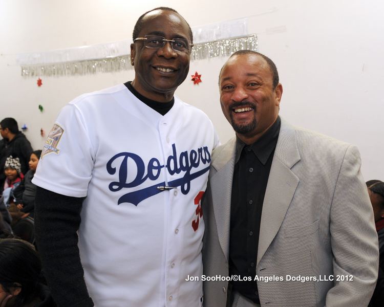 Lee Lacy LEE LACY AT COMMUNITY COALITION HOLIDAY PARTY Dodgers