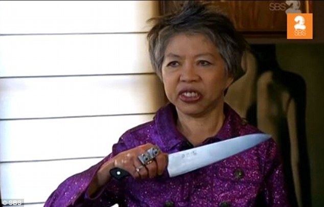 Lee Lin Chin Lee Lin Chin hurls bottle at Sandra Sully in Housewives