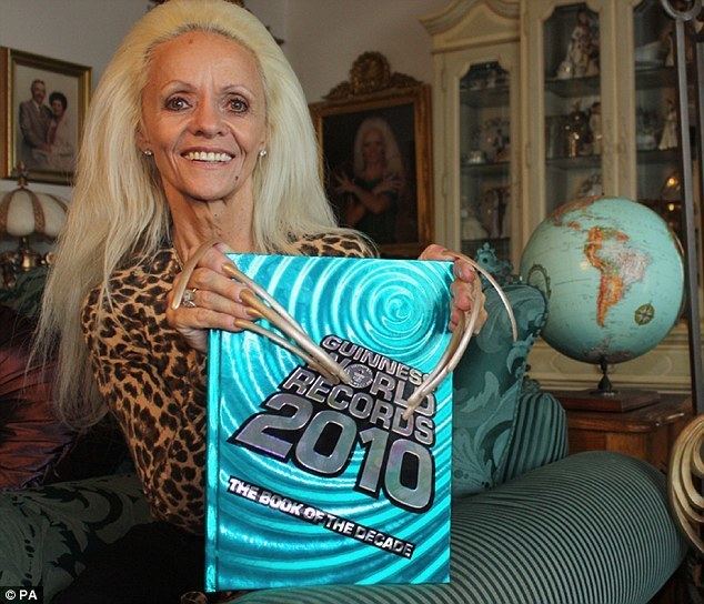 Lee Redmond Woman39s 28foot fingernails took 30 years to grow and