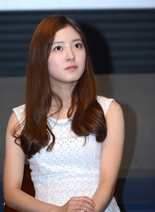 Lee Se-young Lee Seyeong to star in quotHot Young Bloodsquot HanCinema