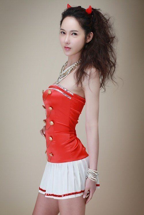 Lee Si-yeon Lee Siyeon Korean actress singer HanCinema