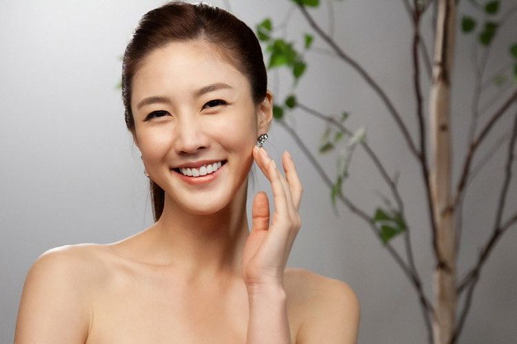 Lee Soo-kyung Lee Soo Kyung Elegant amp Pretty Cosmetics Pictorial Photos