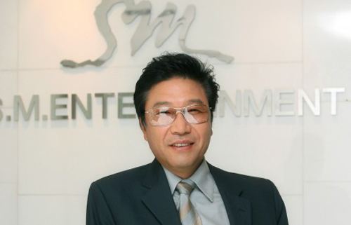 Lee Soo-man Lee Soo Man and SM Entertainment Donate 1 Million USD to