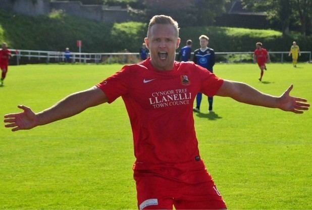 Lee Trundle Hitman Lee Trundle On Target For Half Century Of Llanelli Town