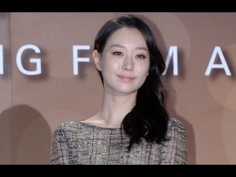 Lee Yoo-young (actress) Actress Lee Yoo Young in SeeThrough Dress at Grand Bell Film Awards