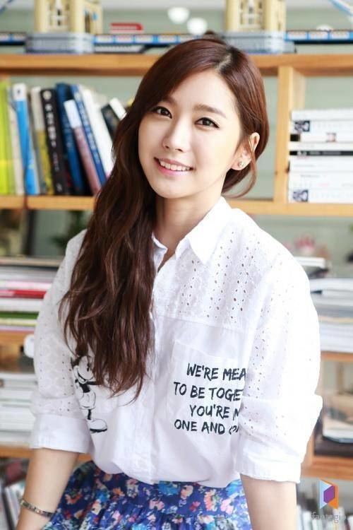 Lee Yoo-young (singer) Hello Venus39 Yooyoung to reunite with Jung Yoo Mi in 39Mother39s