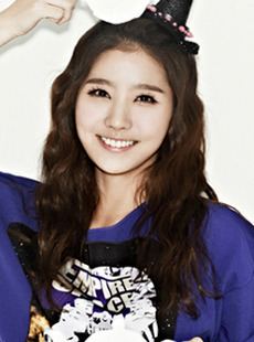 Lee Yoo-young (singer) Yoo Young AsianWiki